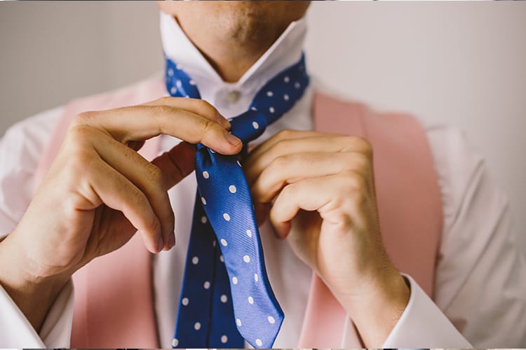 how to tie a tie step by step