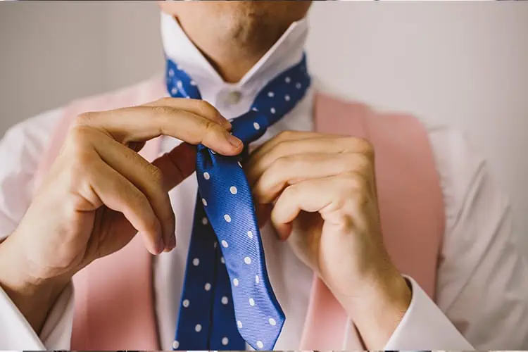 how to tie a tie step by step