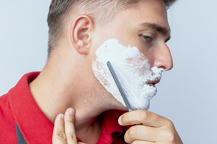 how to shave using a straight razor