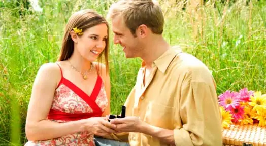 6 Memorable Ways to Propose to Your Girlfriend