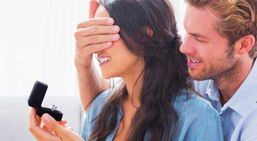 Three Ways to Tell If She’s Ready for You to Pop the Question