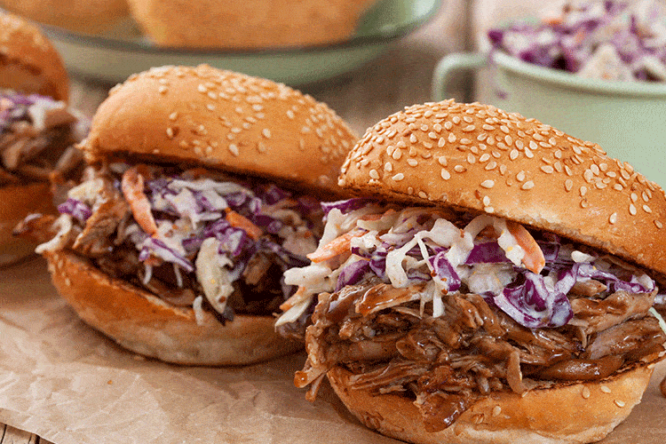 healthy crock pot pulled pork sandwiches
